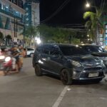 Tidak Paham Aturan UU, Toko Satu Sama Jalan Landak Lama Makassar, Jalan Aspal Dibahu jalan dijadikan Area Parkir