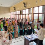 Ketua PPS Kalebajeng Usai Melantik KPPS Se-kelurahan Kalebajeng Diselingi Menanaman Pohon Ketua PPS Kalebajeng Usai Melantik KPPS Se-kelurahan Kalebajeng Diselingi Menanaman Pohon