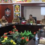 Pj Bupati Murung Raya Pimpin Rapat Evaluasi Data MCP KPK Pj Bupati Murung Raya Pimpin Rapat Evaluasi Data MCP KPK