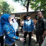 Bupati Gowa Beri Bantuan Bedah Rumah ke Keluarga Miskin Ekstrem di Barombong Bupati Gowa Beri Bantuan Bedah Rumah ke Keluarga Miskin Ekstrem di Barombong