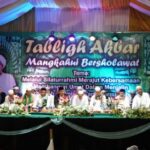 Ribuan Warga Antusias Hadiri Tabligh Akbar “Mangkahui Bersholawat” Ribuan Warga Antusias Hadiri Tabligh Akbar “Mangkahui Bersholawat”