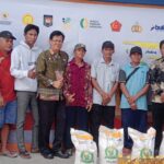 Pemkab Murung Raya Salurkan Bantuan Pangan Beras dan Minyak Goreng untuk Ribuan Warga