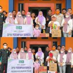 Tengah Kabut Asap Karhutla, Perempuan Bangsa Kalteng Bagikan 1.000 Masker dan Air Mineral untuk Warta di Jalan Tengah Kabut Asap Karhutla, Perempuan Bangsa Kalteng Bagikan 1.000 Masker dan Air Mineral untuk Warta di Jalan
