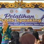 Dina Maulidah Dorong Guru dan Pembina Pramuka Tingkatkan Kemampuan Public Speaking Dina Maulidah Dorong Guru dan Pembina Pramuka Tingkatkan Kemampuan Public Speaking